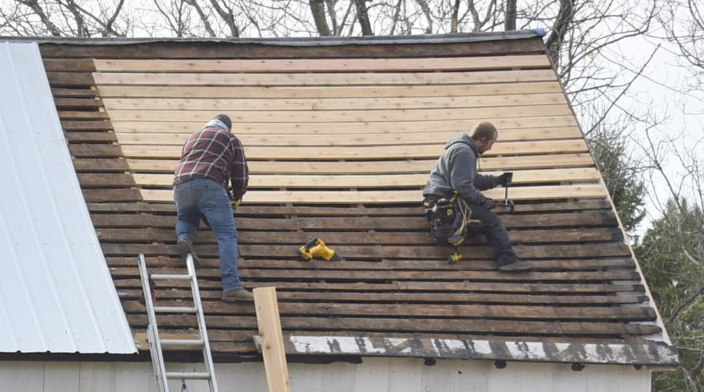 24/7 Emergency Siding Repair Services